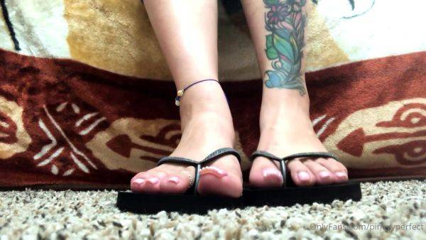 Enjoy watching this complete video named : Amateur porn Gives Us Some Foot Fetish Aurora