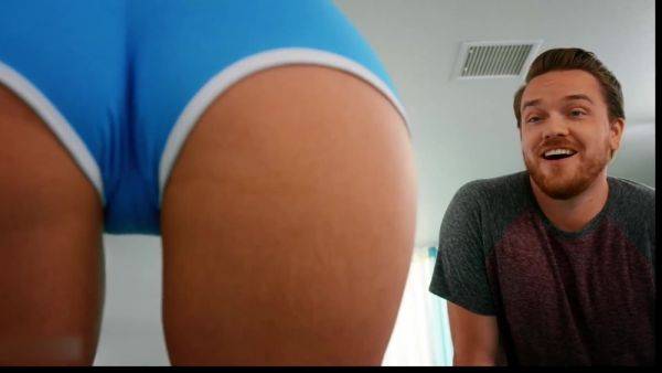 Stream full scene titled : Bella Rolland big ass vibing anal