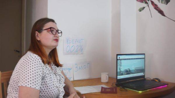 Stream this HD movie titled : Devushke Ne Davali Kredit Prishlos Rabotat Rtom