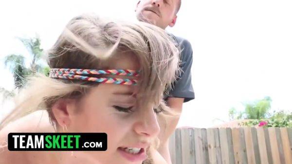 Play the complete movie : Naughty Makes Up With Her Old Neighbor For Sn - Kimmy Granger