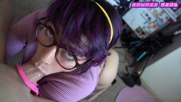 Play hardcore movie called : Brunette Amateur Blowjob And Cock Riding To Earn Some Cash