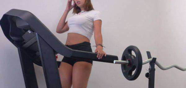 DOUBLE PENETRATION IN THE GYM, I work out and then I take two cocks - inxxx.com - Italy on pornsfind.com