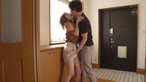 Watch the uncut video named : 06900 Girlfriend's best friend