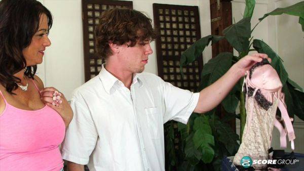 Watch the uncut movie named : Betty Boobs: Former Stripper Now A Hot Mom