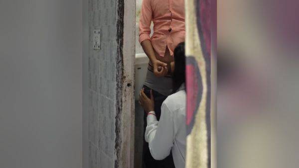 Viral Mms Teacher And Student Caught In School Washroom - desi-porntube.com - India on pornsfind.com