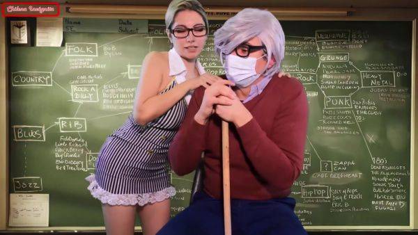 Enjoy watching this uncensored scene of : Profesora Nueva Se Culea A Profesor Anciano Para Subir De Rango En El Salon De Clases P1