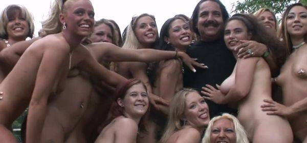 Ron Jeremy And A Bunch Of Girls - inxxx.com on pornsfind.com