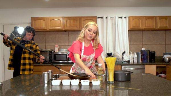 Energized MILF turns cooking show into genuine porno gems - xbabe.com on pornsfind.com