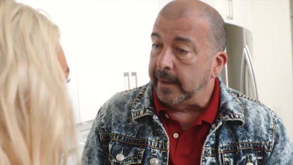 Play this uncut video titled : The Potent Parent Trap - MYLF