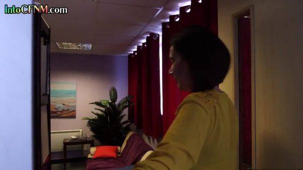 Play this HD video : CFNM Black babe wank cock in group HJ with British ladies