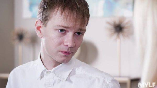 Play uncut clip named : Banging A Brainy Babe - MYLF