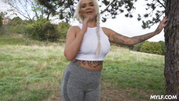 View uncut movie named : A Treat for a Treat - MYLF