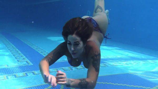 Play the full movie of : Canadian Hottest Milf Pleasures Herself 5 Min - Heidi Van Horny