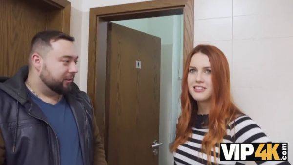 Watch how Hunter Si scopa a wealthy redhead in the public part of town - sexu.com - Czech Republic on pornsfind.com