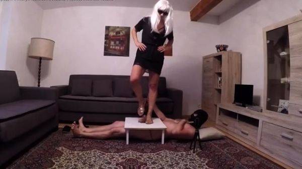 Play this complete scene titled : Roman Leather Sandals Crush – MISTRESS FATALIA