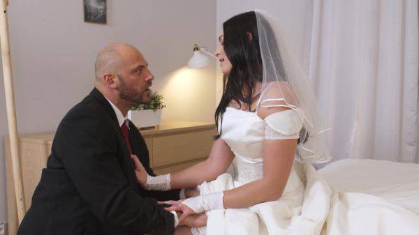 Watch the uncut clip : Brunette bride gets laid with her father-in-law right on the wedding day