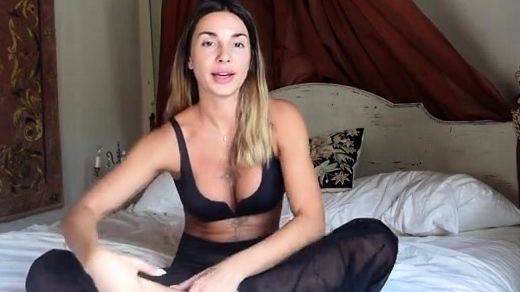 Enjoy watching HD scene called : Roxy Fox - my explicit foot worship tutorial