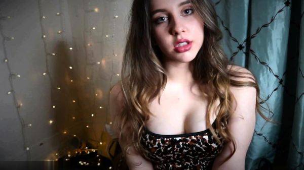 Play the HD clip called : Hot amateur webcam teen masturbates for their fans