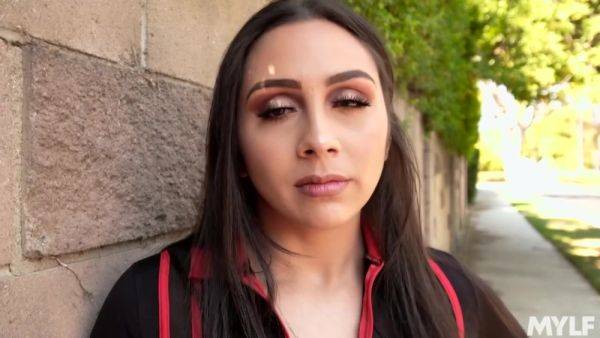 View this HD video named : A Risky Walk - MYLF