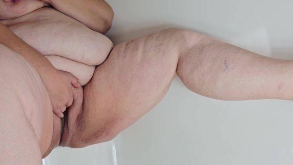 View the complete video titled : Jamdown26 - I Almost Pee Myself Had To Rushed Into An Old Laundry Room And Piss A Big Load On The Floor