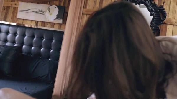 Play this uncut movie named : babe with amazing ass gets fucked hard