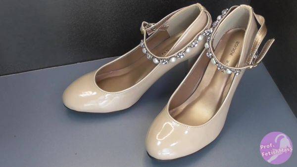 Enjoy watching this HD movie titled : Shoe Fetishism. Splashing On Beige High Heels