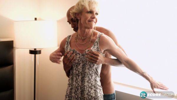 Play the uncut video named : Big-Titted Wife And Mom Fucks A Big, Young Cock & Gets A Giant Facial