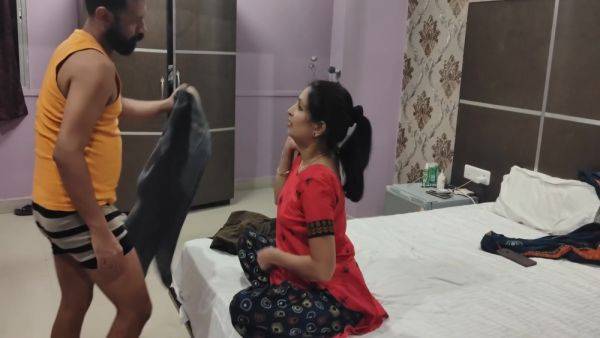 Enjoy watching complete movie : A Desi Housewife Seduced Driver And A Streamy Fucking Session Performed