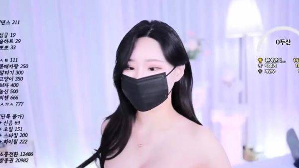 Stream the hardcore video of : Blonde amateur gives webcam show with toys