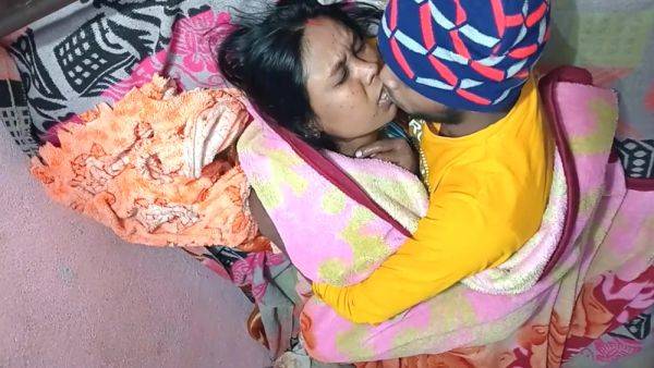 Watch this HD scene called : Desi Maida Ko Pelae Kar Di Raat Me Sande Ko