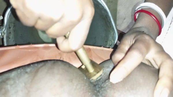 View complete clip named : Biwi Ne Khud Ki Bhi Bal Kati Aur Mera Bhi