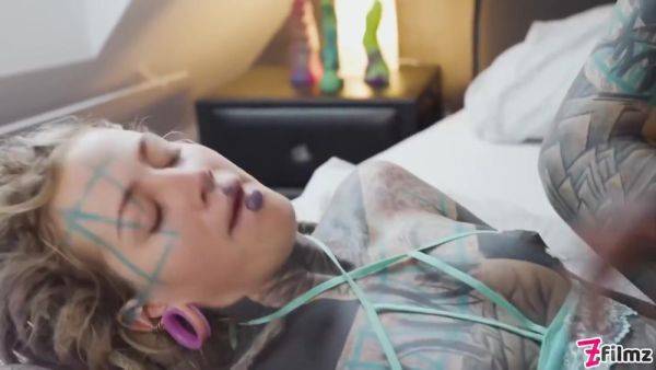 Play the complete movie of : Nikolaz Zpageti - Tattooed Anuskatzz Gets Fucked Balls Deep In Her Ass