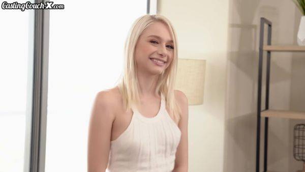 Play the HD video titled : Free Premium Video Lucky Agent Fingers Scarlett In The Car Before Fucking On Camera With Scarlett Hampton