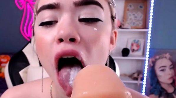 Play the complete scene titled : Amateur Blonde Teen Plays Solo with Toy Webcam Porn