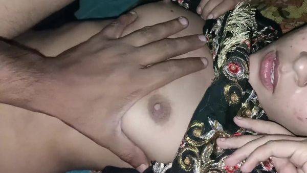 View this hardcore video called : Gulabi Chut Ke Ander Kala Lun Dala Larki Ko Buhut Dard Howa