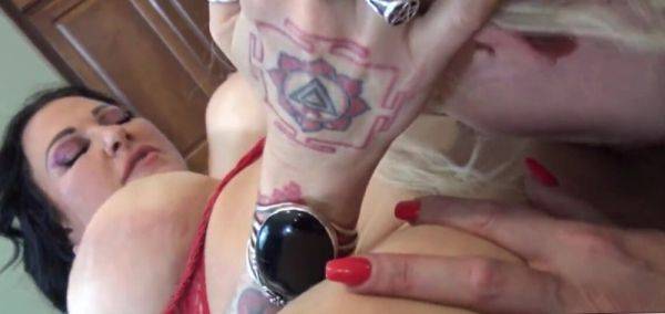 View the uncut movie named : Jenevieve Hexxx fists Alura Jenson!