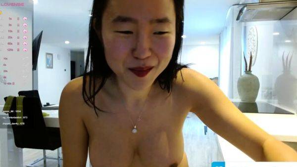 Stream this complete scene named : Pretty Japanese teen solo masturbation Uncensored