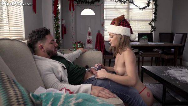 Enjoy watching the HD video titled : Lina Paige And Roxy Ryder - I Let Him Use Me Like A Xmas