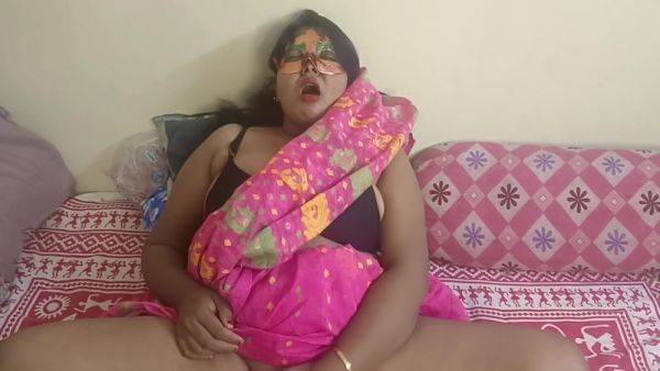 Desi Bhabhi Ki Jawani Aur Chut Ki Pani Pine Ke Liye Taiyar Ho Kya Sab ? - desi-porntube.com on pornsfind.com