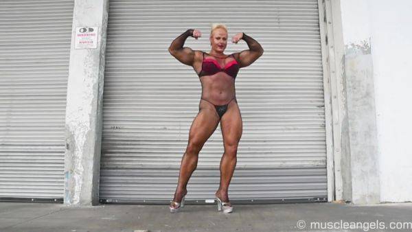 Enjoy watching this uncut clip : Nuriye Evans Massive Amazon Muscle
