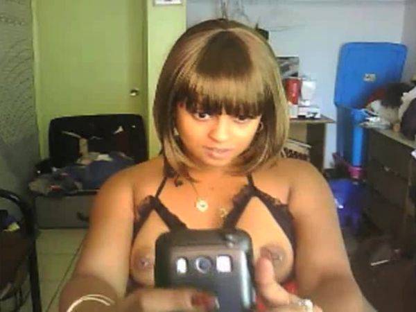 Play full movie of : Throwback - Cell Phone Selfie With Red Bone