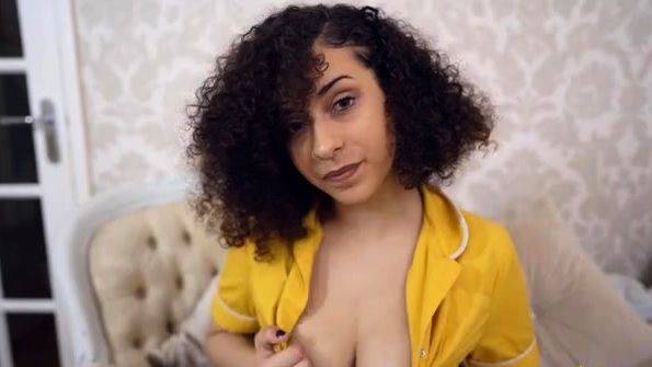 View complete scene : UpSkirt Jerk - amiya dreams lets be inappropriate