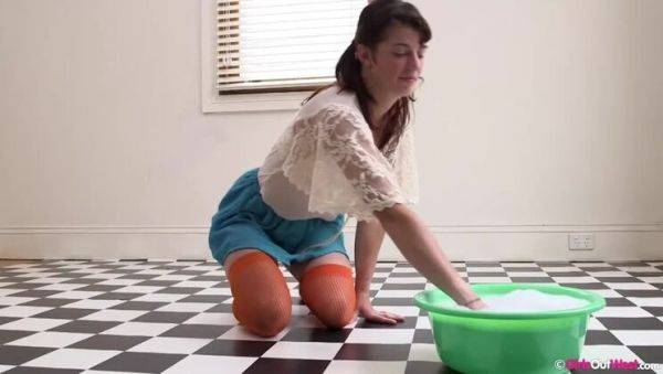 Enjoy watching this complete scene of : Pepita's Floor Cleaning: A Solo Amateur Experience