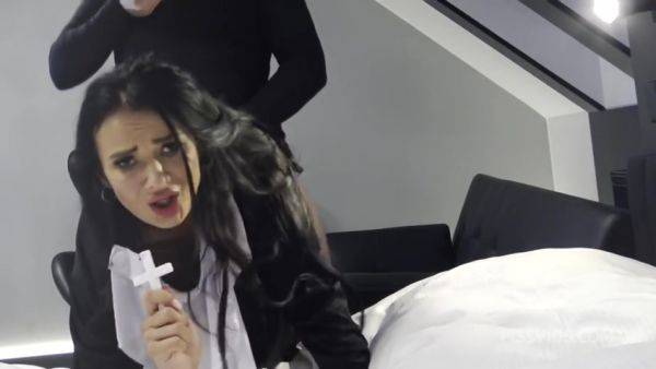 Stream uncut scene titled : Real Life Porno 11 With Maddy Black