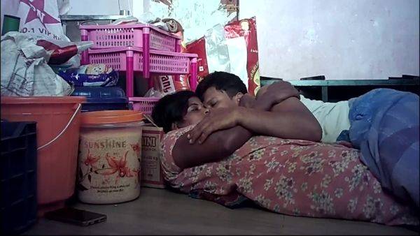 Enjoy watching the uncensored video : Indian Hot Wife Kissing Ass Bb