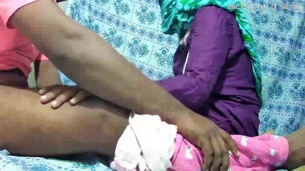 Play the uncensored movie : Indian Big Duck Boy And Girl Sex In The Hotel