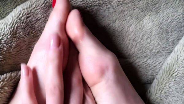 Play the hardcore movie titled : Amateur porn Gives Us Some Foot Fetish Aurora