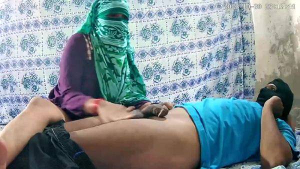 Stream the complete movie : Uk Delivery Boy And Girl Sex In The Park