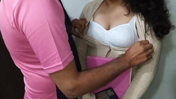 View the complete clip titled : Boyfriend Invites His College Girlfriend To Hotel Room Clear Hindi Audio Voice