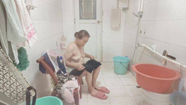 Watch complete scene called : Take A Selfie Bath